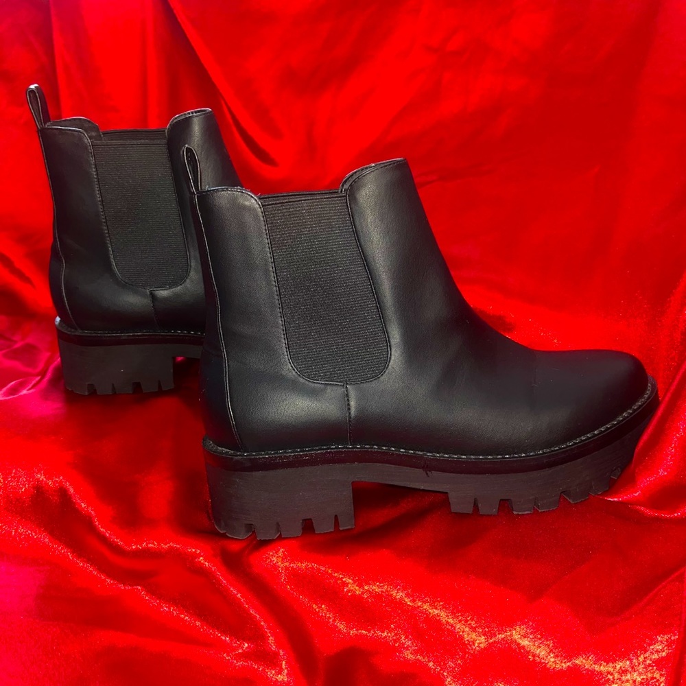 New military style Chelsea boot, Women’s size 7.5
